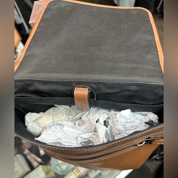 COACH BOND SMALL MESSENGER IN PEBBLE LEATHER . Color Brown . New no tag - Picture 4 of 7